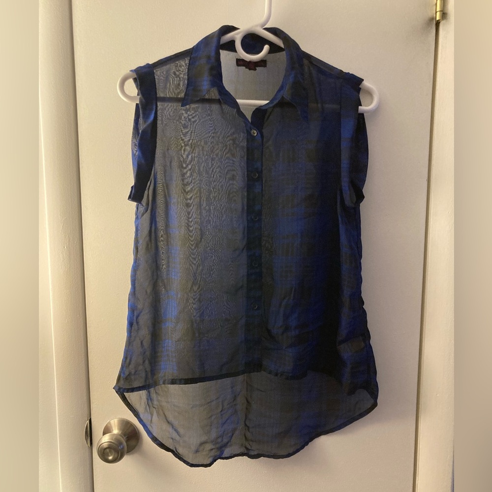 Small Blue button-up, sleeveless top ✨